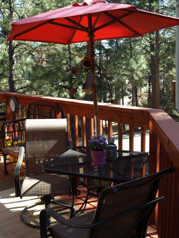 פלאגסטאף Whispering Pines Inn מראה חיצוני תמונה