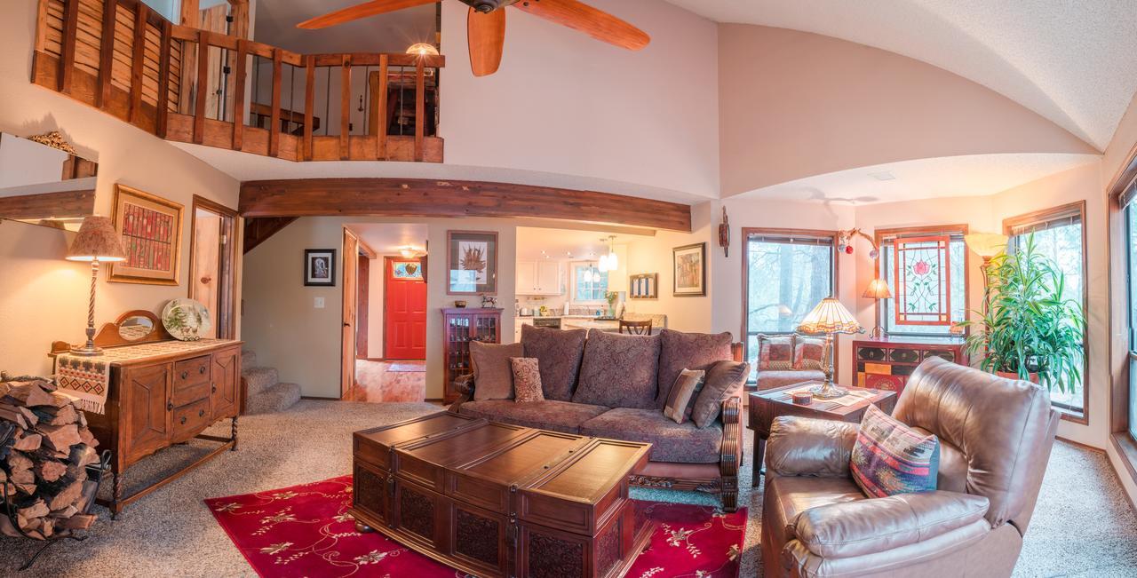 פלאגסטאף Whispering Pines Inn מראה חיצוני תמונה