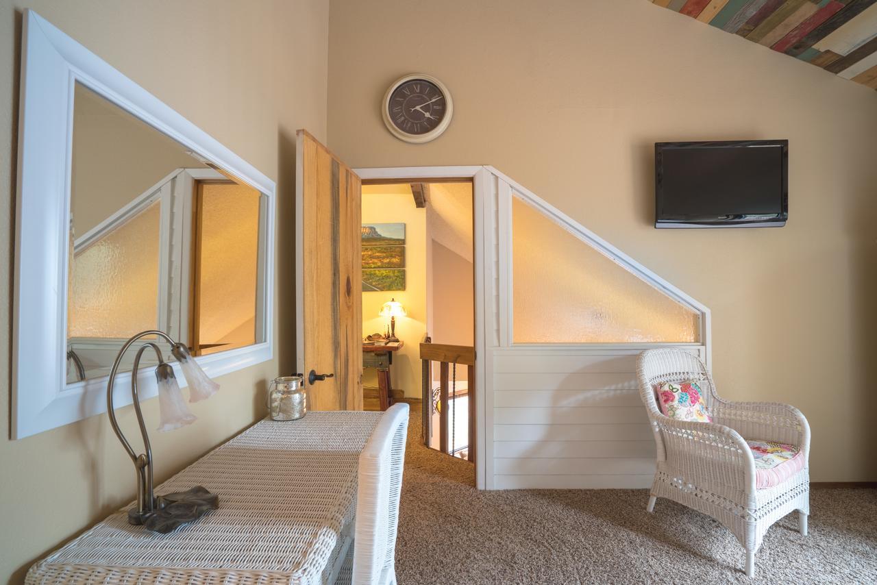 פלאגסטאף Whispering Pines Inn מראה חיצוני תמונה