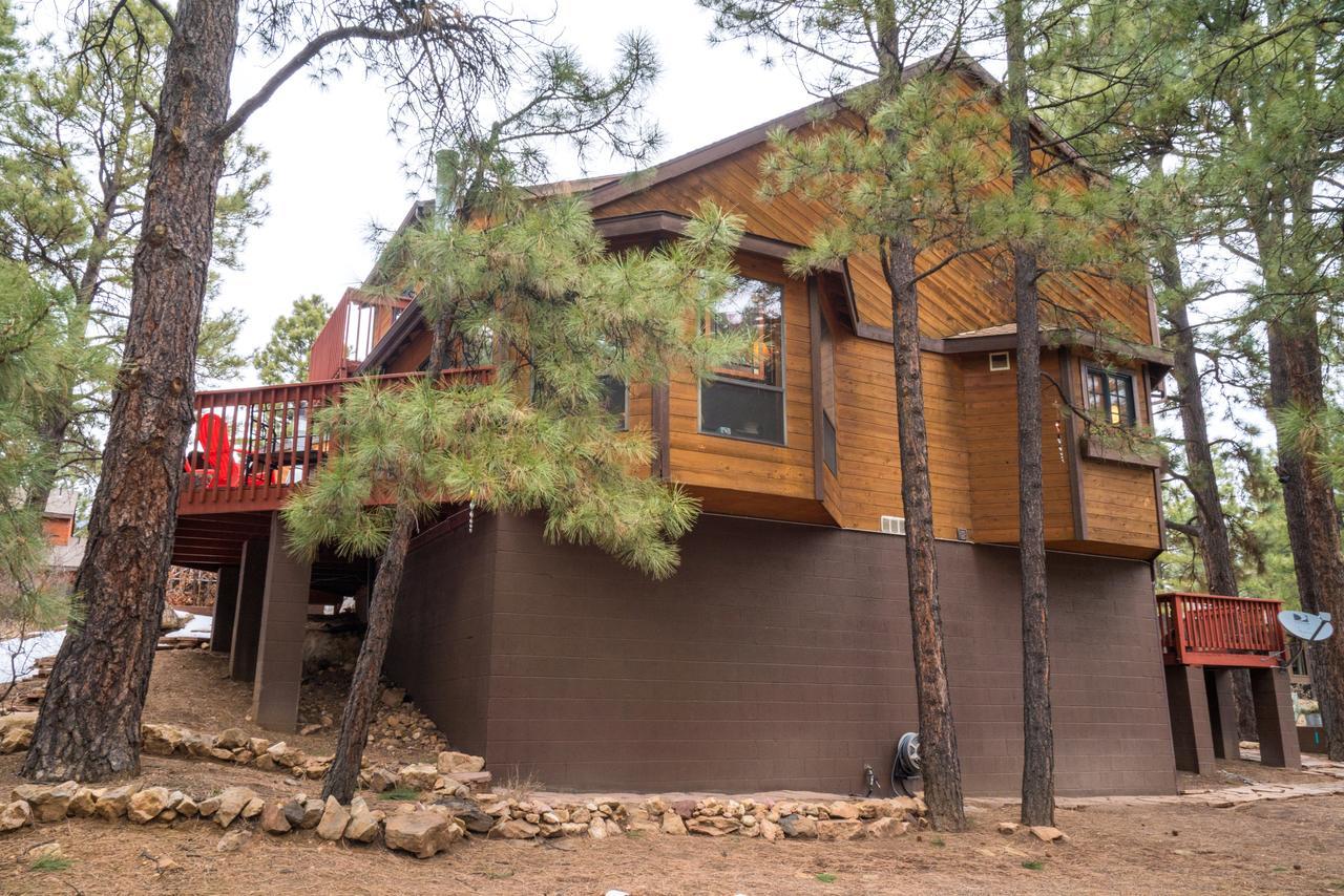 פלאגסטאף Whispering Pines Inn מראה חיצוני תמונה
