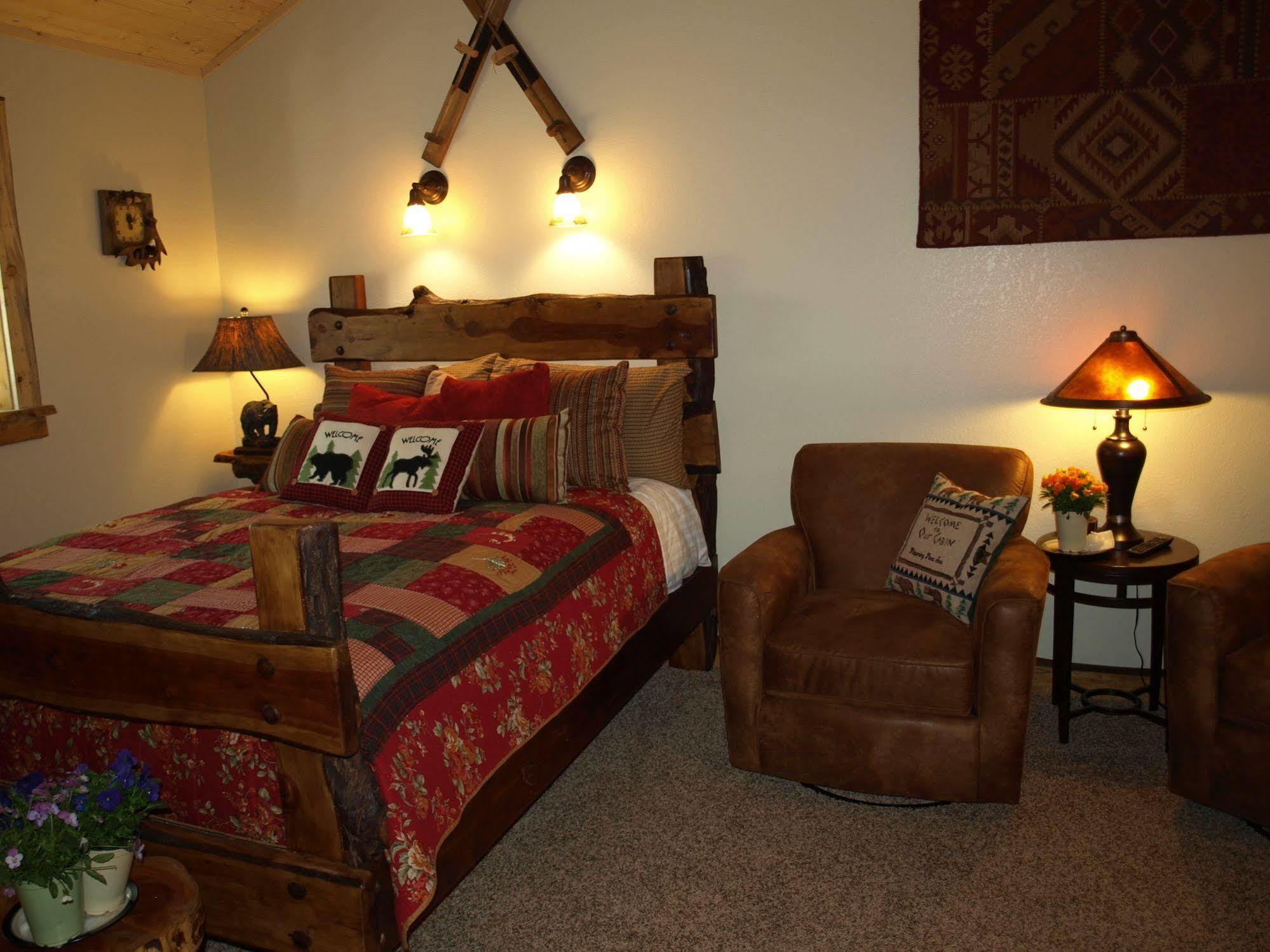 פלאגסטאף Whispering Pines Inn מראה חיצוני תמונה