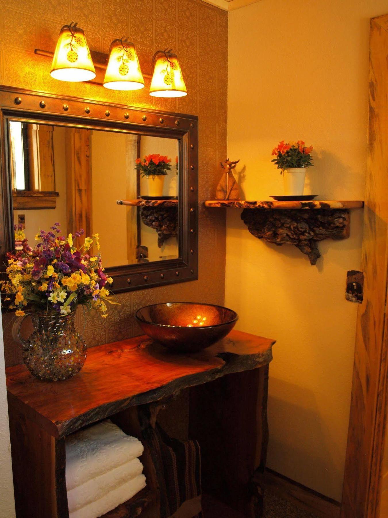 פלאגסטאף Whispering Pines Inn מראה חיצוני תמונה